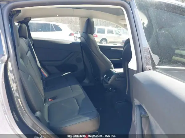 7SAYGDEE8RA262082 2024 TESLA MODEL Y - Image 8