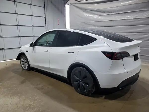 7SAYGDEE8RA266519 2024 TESLA MODEL Y - Image 2