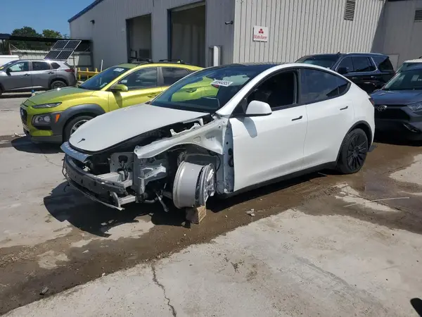 7SAYGDEE8RA272997 2024 TESLA MODEL Y - Image 1