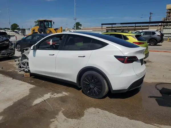 7SAYGDEE8RA272997 2024 TESLA MODEL Y - Image 2