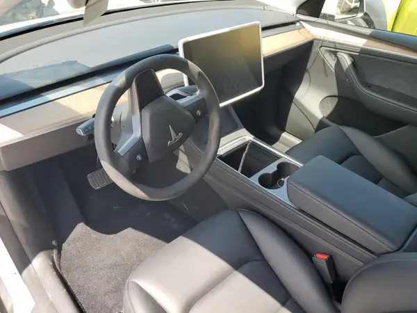 7SAYGDEE8RA272997 2024 TESLA MODEL Y - Image 8
