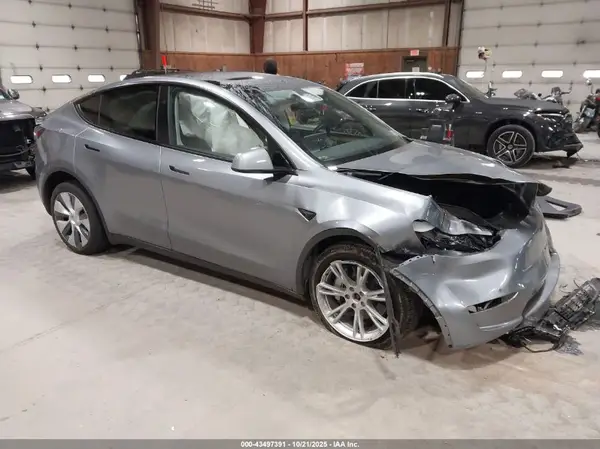 7SAYGDEE8RA286933 2024 TESLA MODEL Y - Image 1