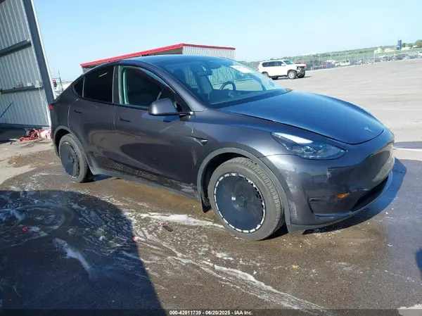 7SAYGDEE8RA288584 2024 TESLA MODEL Y - Image 1
