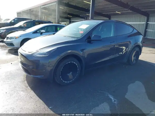 7SAYGDEE8RA288584 2024 TESLA MODEL Y - Image 2
