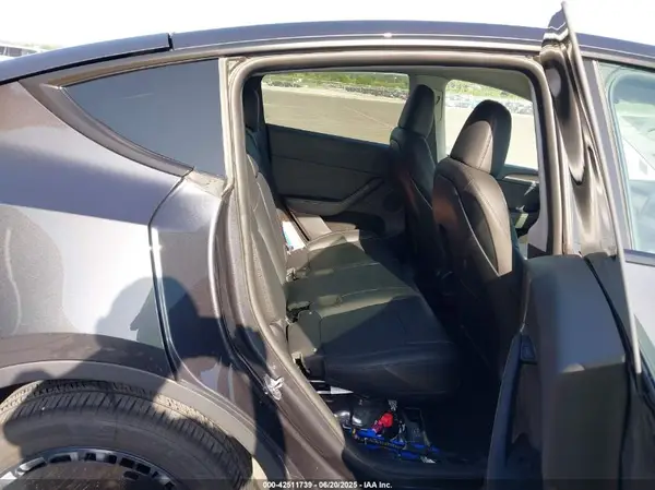 7SAYGDEE8RA288584 2024 TESLA MODEL Y - Image 8