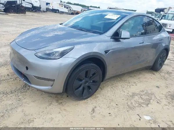 7SAYGDEE8RA295003 2024 TESLA MODEL Y - Image 2