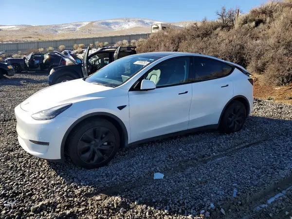 7SAYGDEE8RA301771 2024 TESLA MODEL Y - Image 1