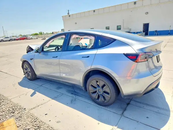 7SAYGDEE8RA301799 2024 TESLA MODEL Y - Image 2