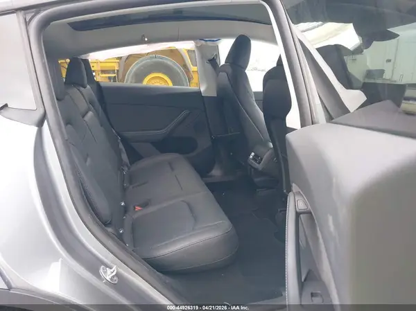 7SAYGDEE8RA310793 2024 TESLA MODEL Y - Image 8