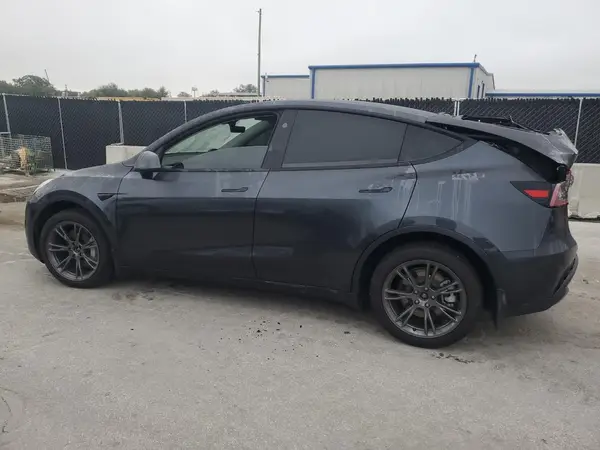 7SAYGDEE8RA321261 2024 TESLA MODEL Y - Image 2