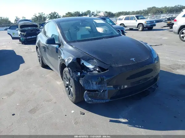 7SAYGDEE8RA327450 2024 TESLA MODEL Y - Image 1