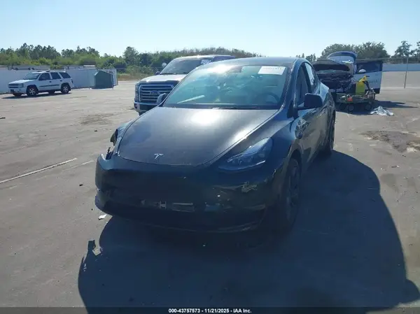 7SAYGDEE8RA327450 2024 TESLA MODEL Y - Image 2