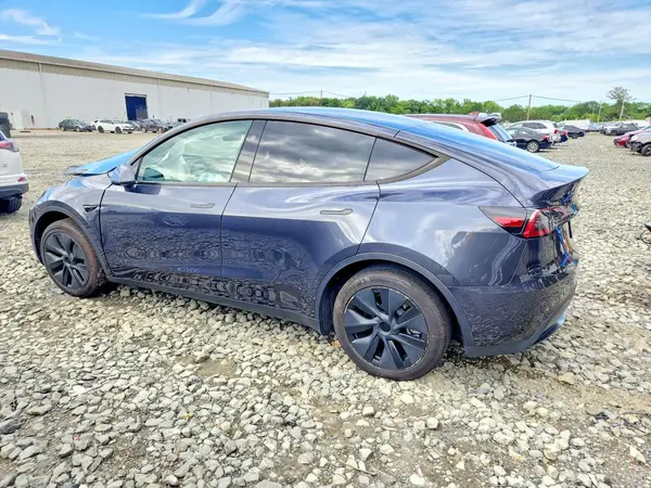 7SAYGDEE8RA328808 2024 TESLA MODEL Y - Image 2