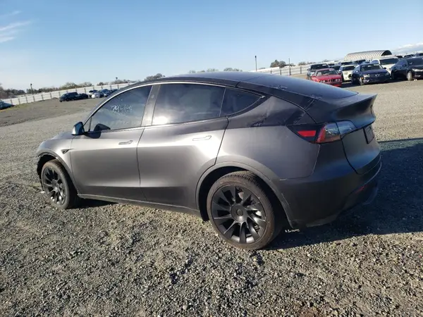 7SAYGDEE8RF002655 2024 TESLA MODEL Y - Image 2