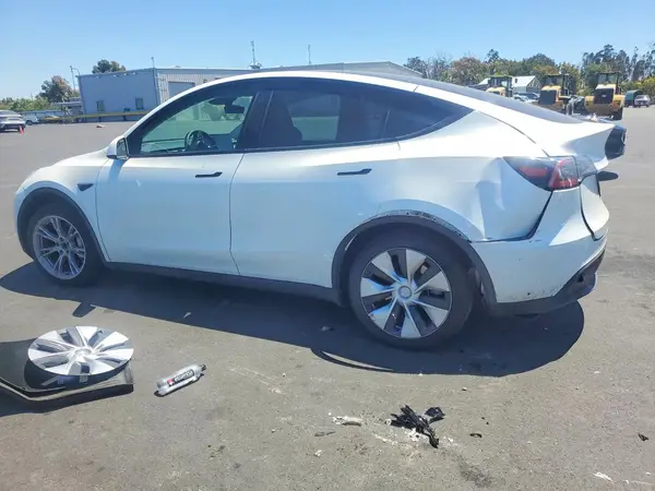 7SAYGDEE8RF006088 2024 TESLA MODEL Y - Image 2