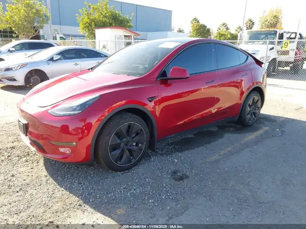7SAYGDEE8RF006477 2024 TESLA MODEL Y - Image 2