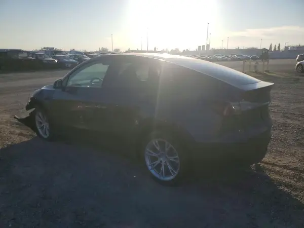 7SAYGDEE8RF025501 2024 TESLA MODEL Y - Image 2