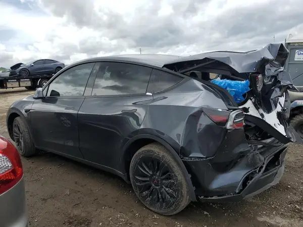 7SAYGDEE8RF060376 2024 TESLA MODEL Y - Image 2