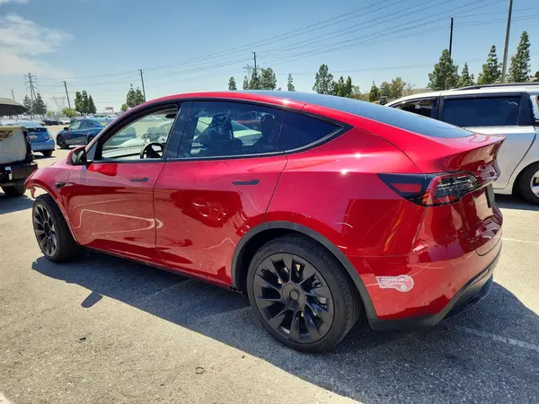 7SAYGDEE8RF060510 2024 TESLA MODEL Y - Image 2