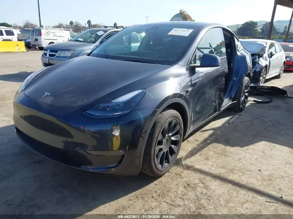 7SAYGDEE8RF066873 2024 TESLA MODEL Y - Image 2