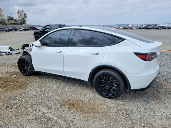 7SAYGDEE8RF069143 2024 TESLA MODEL Y - Image 2