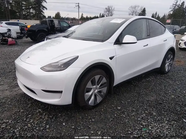 7SAYGDEE8RF078148 2024 TESLA MODEL Y - Image 2