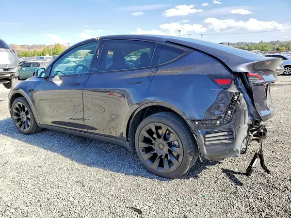 7SAYGDEE8RF081616 2024 TESLA MODEL Y - Image 2