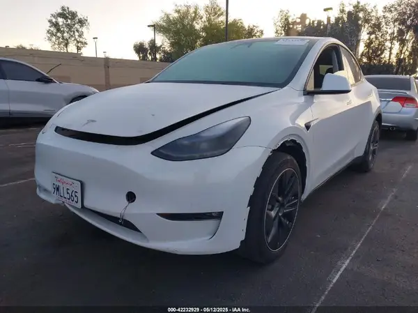 7SAYGDEE8RF081633 2024 TESLA MODEL Y - Image 2