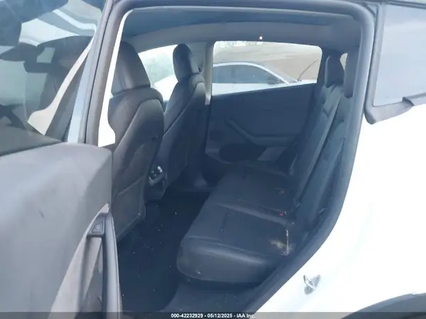 7SAYGDEE8RF081633 2024 TESLA MODEL Y - Image 8