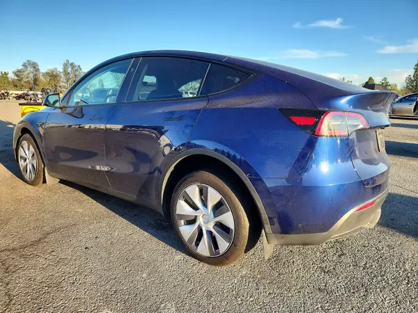 7SAYGDEE8RF085813 2024 TESLA MODEL Y - Image 2