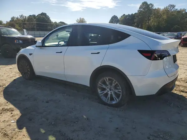 7SAYGDEE8RF089263 2024 TESLA MODEL Y - Image 2