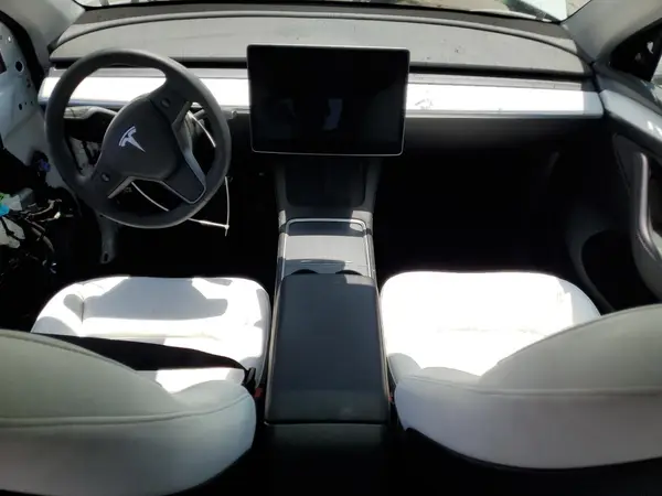 7SAYGDEE8RF113836 2024 TESLA MODEL Y - Image 8