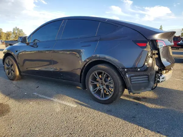 7SAYGDEE8RF117725 2024 TESLA MODEL Y - Image 2