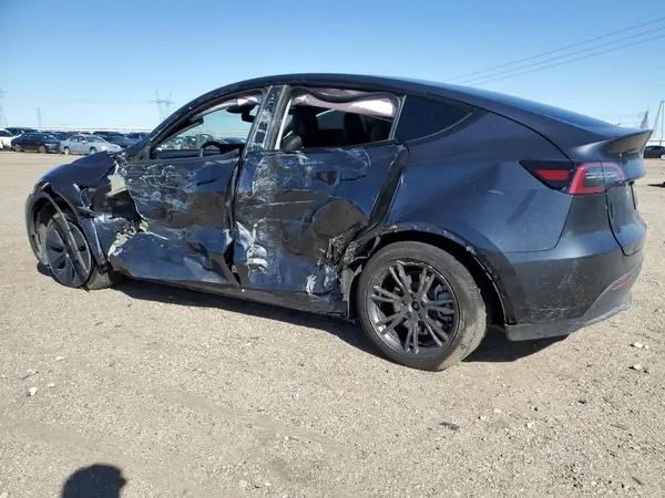 7SAYGDEE8RF119975 2024 TESLA MODEL Y - Image 2
