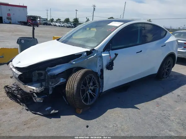 7SAYGDEE8RF123461 2024 TESLA MODEL Y - Image 2