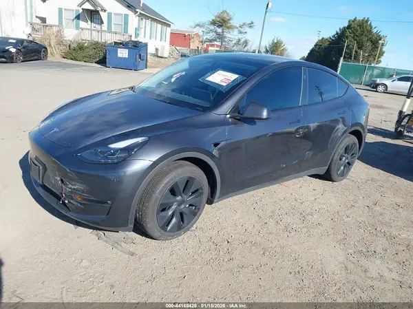 7SAYGDEE8RF150014 2024 TESLA MODEL Y - Image 2