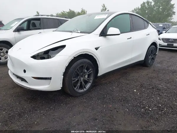 7SAYGDEE8RF150210 2024 TESLA MODEL Y - Image 2