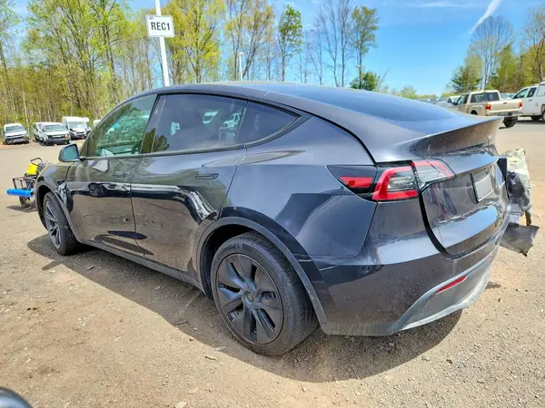 7SAYGDEE8RF160817 2024 TESLA MODEL Y - Image 2