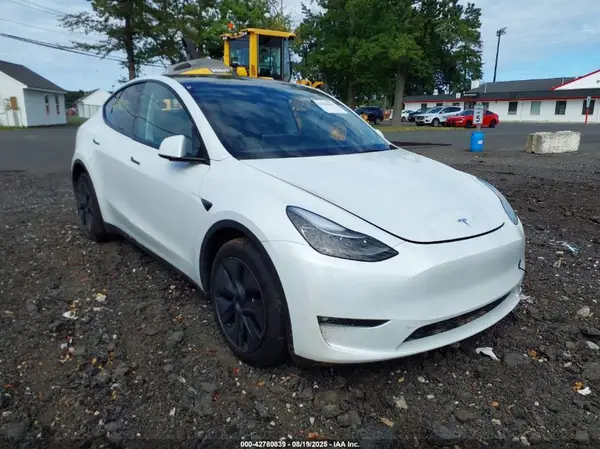 7SAYGDEE8RF161465 2024 TESLA MODEL Y - Image 1