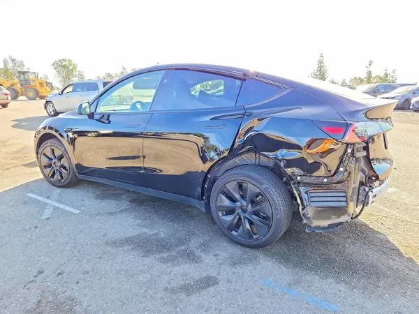 7SAYGDEE8RF164320 2024 TESLA MODEL Y - Image 2
