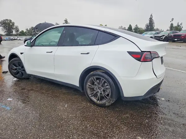 7SAYGDEE8RF165337 2024 TESLA MODEL Y - Image 2