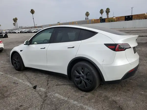 7SAYGDEE8RF165984 2024 TESLA MODEL Y - Image 2