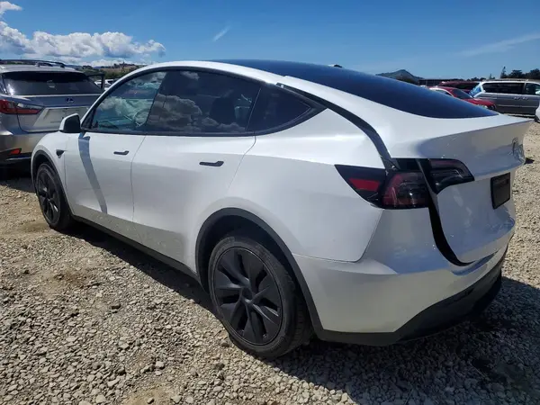 7SAYGDEE8RF185636 2024 TESLA MODEL Y - Image 2