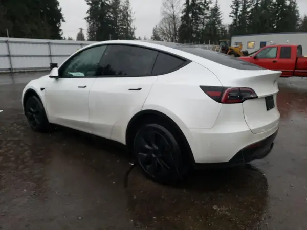 7SAYGDEE8RF193395 2024 TESLA MODEL Y - Image 2