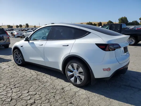 7SAYGDEE8RF983067 2024 TESLA MODEL Y - Image 2