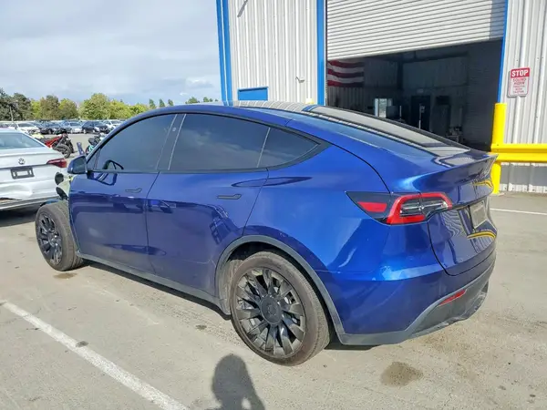 7SAYGDEE8RF985661 2024 TESLA MODEL Y - Image 2