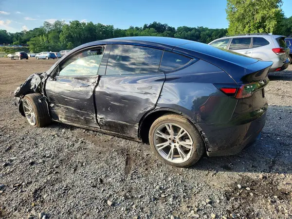 7SAYGDEE8RF988821 2024 TESLA MODEL Y - Image 2
