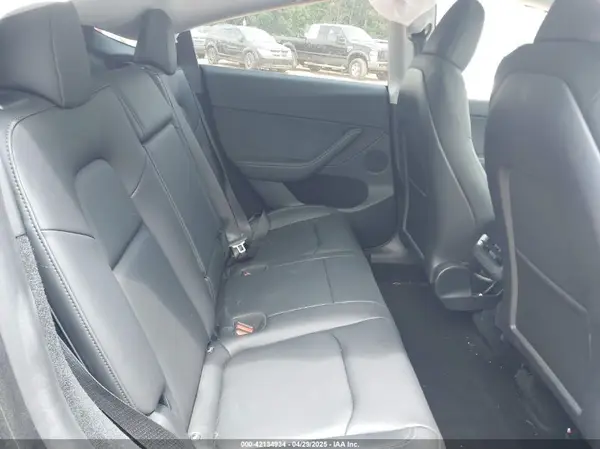 7SAYGDEE8RF988950 2024 TESLA MODEL Y - Image 8