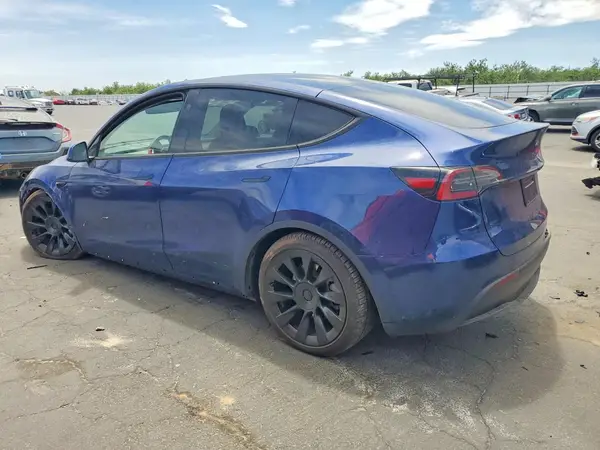 7SAYGDEE8RF995803 2024 TESLA MODEL Y - Image 2
