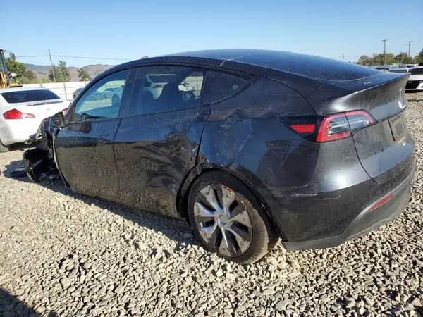 7SAYGDEE8RF995901 2024 TESLA MODEL Y - Image 2